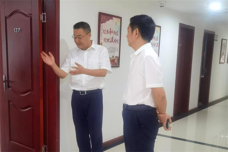 省供銷社黨組成員、機關(guān)黨委書記李先明帶隊檢查指導(dǎo)棉麻集團(tuán)安全生產(chǎn)工作