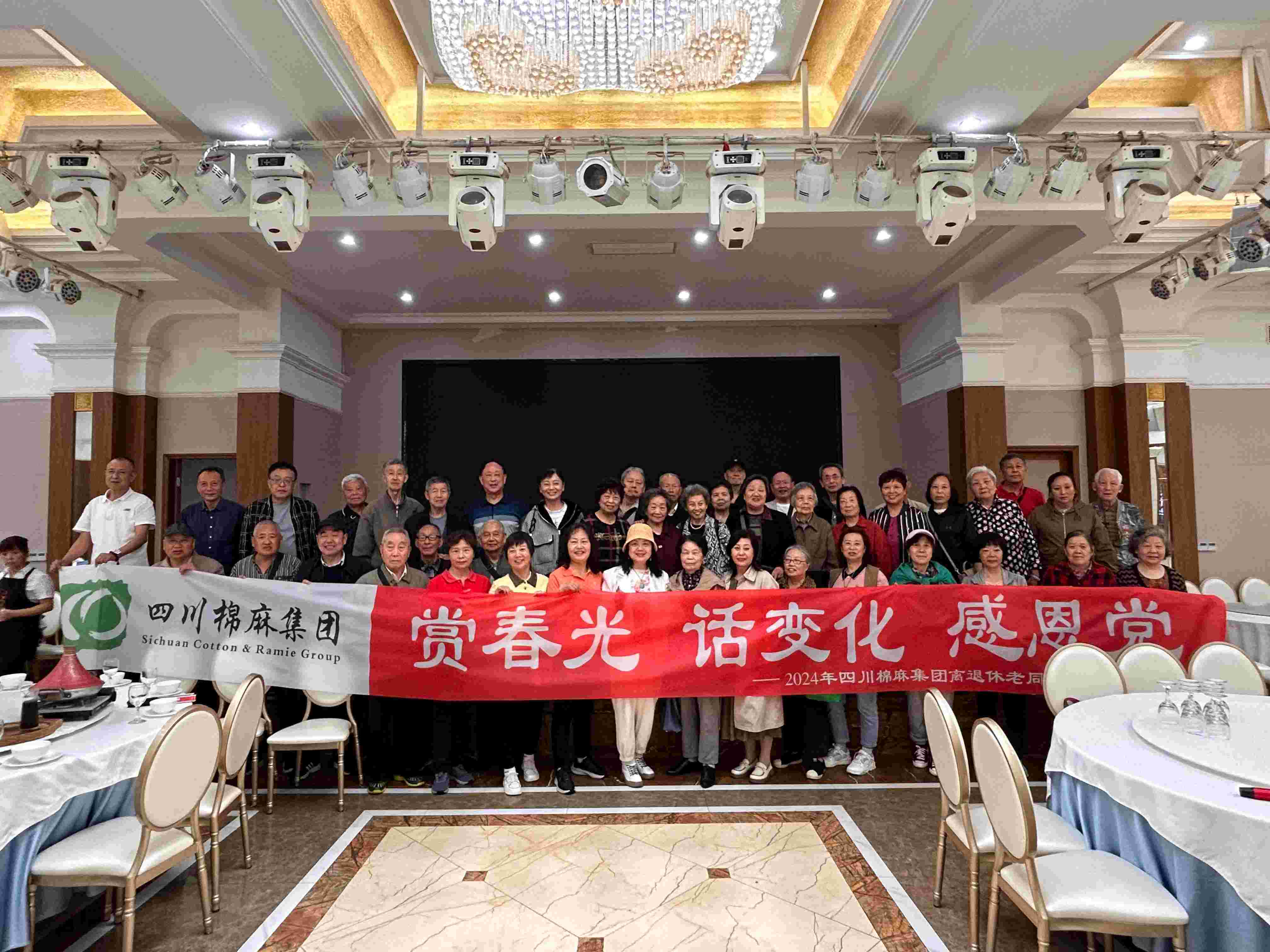 集團公司組織老同志開展“賞春光、話變化、感黨恩”戶外踏青活動